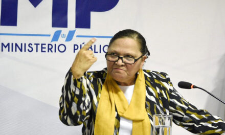 Presionan a los alumnos a disculparse por decirle “Corrupta” a Consuelo Porras (Video)