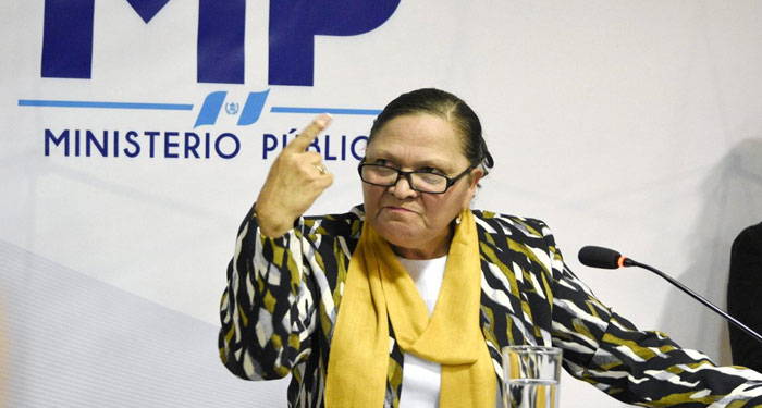 Presionan a los alumnos a disculparse por decirle “Corrupta” a Consuelo Porras (Video)