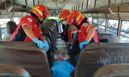 Pasajero desenfunda su arma y mata a ladrón en la zona 12