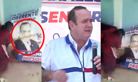 Mujer de la tercera edad golpea afiche de Giammattei por no cumplir con lo que prometió (Video)