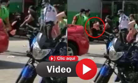 Mujer es sorprendida robando productos de la “Despensa Familiar” (Video)