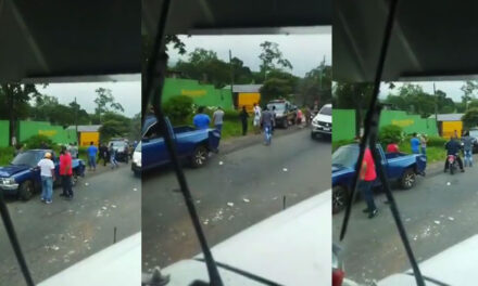 Fuerte pelea entre agentes de PNC y conductores que iban ebrios (Video)