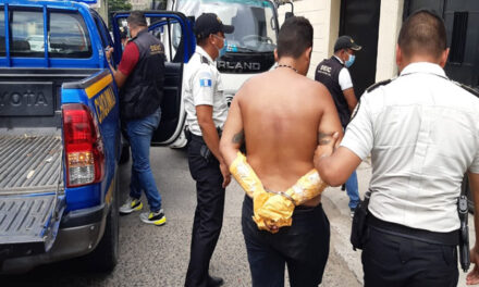 PNC Evita muerte de una comerciante y le dispara a uno de los sicarios
