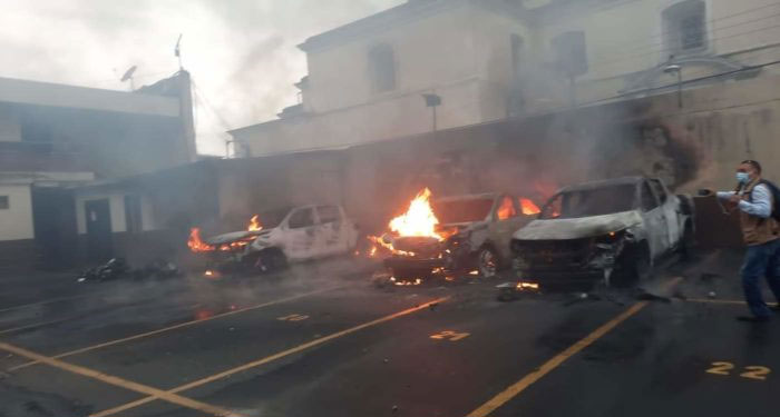 MP da a conocer el nombre de los dueños de los vehículos quemados ayer (Video)