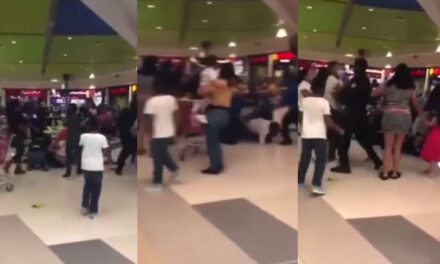 Dos familias desatan fuerte pelea en un centro comercial por una mesa (Video)