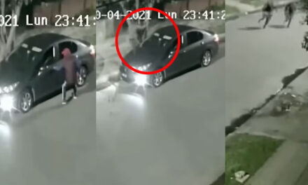 Momento exacto cuando un Hombre mata a dos ladrones que se quería llevar su auto (Video)
