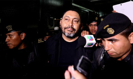 Autoridades embargan 30 mil dólares a exministro Mauricio López Bonilla