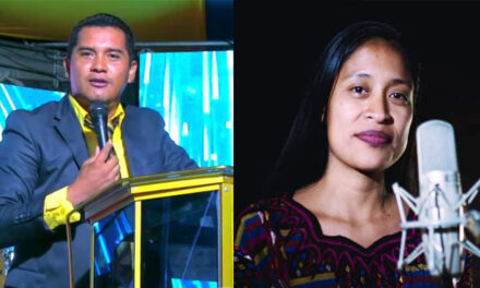 Pastor Carlos Rivas sigue arremetiendo en contra de la cantante Cristiana Ana González (Video)