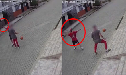 Momento exacto en que adolescente apuñaló a su mejor amigo por la espalda (Video)