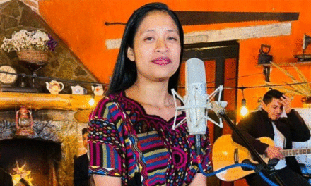 Ana González saca su nueva canción de Navidad y la hacen pedazos en redes (Video)