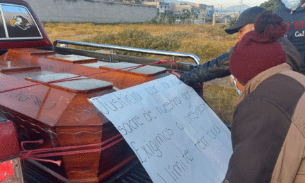 Familiares se presentan al INACIF para retirar los cuerpos de víctimas de la Masacre en Sololá