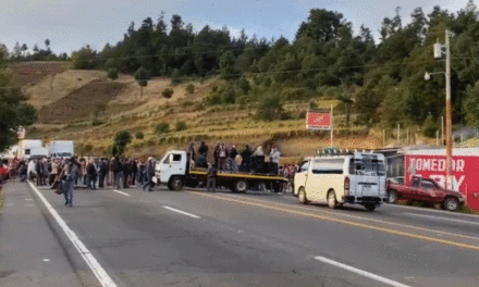 Pobladores bloquean la ruta Interamericana y piden la liberación de tres guardabosques