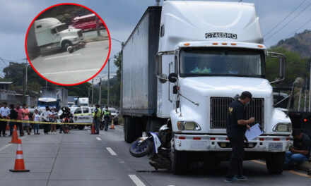 Video muestra cómo cabezal le pasa las llantas encima a motorista en Ruta al Pacifico