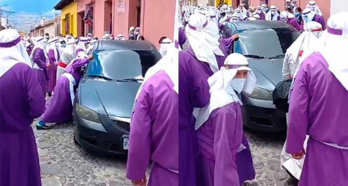 Momento en que cucuruchos levantan vehículo mal estacionado para pasar con la procesión (Video)