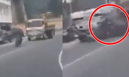 Graban el momento en que camión le pasa las llantas encima a un motorista (Video)