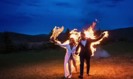 Pareja se vuelve viral tras prenderse fuego en plena boda (Video)