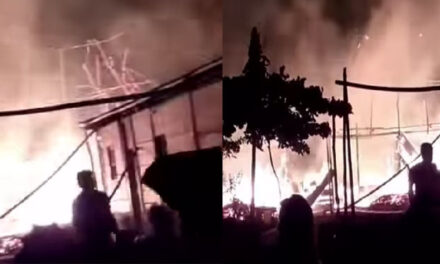 Momento en sujetos desconocidos le prendieron fuego a una Iglesia Evangélica (Video)