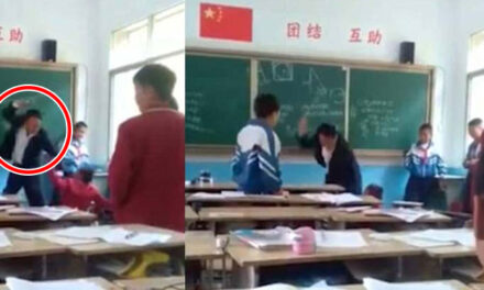 Momento en que profesor golpea brutalmente a un alumno frente a toda la clase