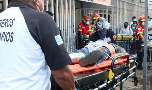 Dos personas son trasladadas en estado grave, tras balacera en la zona 18