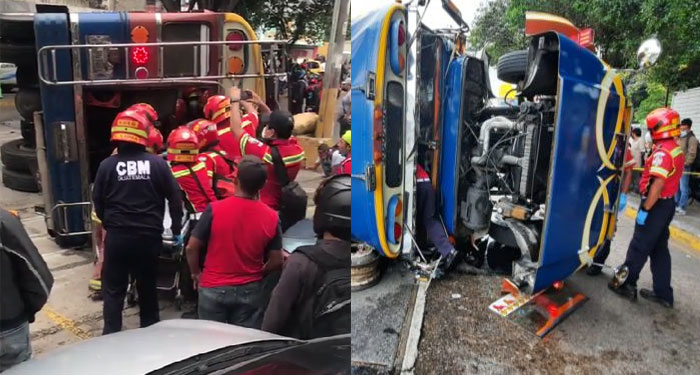 Personas quedan atrapadas tras volcar un bus extraurbano en la zona 9 capitalina (Video)