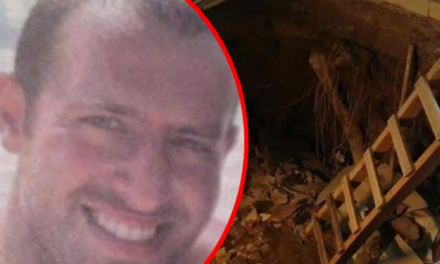 Momento en que socavón se traga a un hombre y nadie pudo salvarlo (Video)