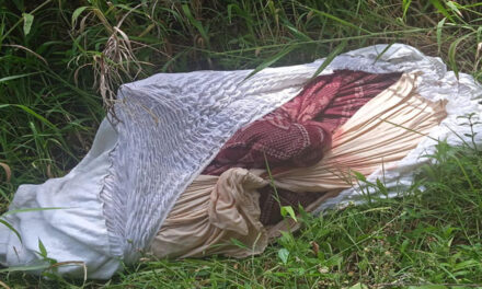 “MACABRO” Pandilleros abandona cuerpo sin vida envueltos en sábanas
