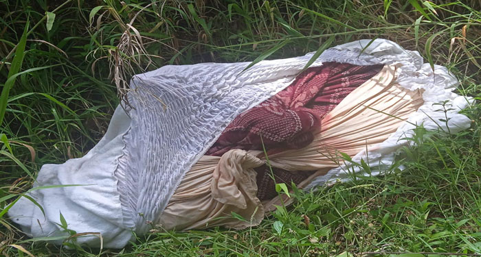 “MACABRO” Pandilleros abandona cuerpo sin vida envueltos en sábanas