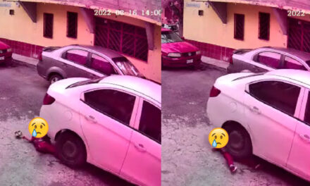 Momento en que vehículo le pasa las llantas a niño dentro de un parqueo (Video)