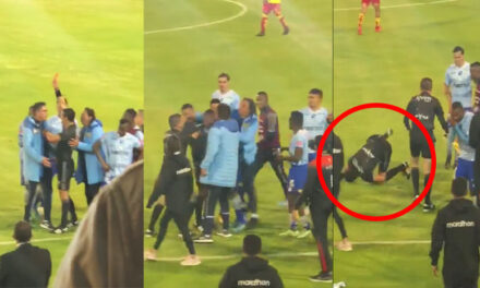 Momento en que árbitro recibe brutal golpiza tras sacarle roja a dos jugadores (Video)