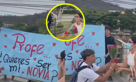 Momento en que alumno se le declara a su maestra y ella lo rechaza (Video)