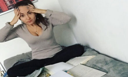 Maestra reprueba a alumna por hacer tarea en “lenguaje inclusivo”