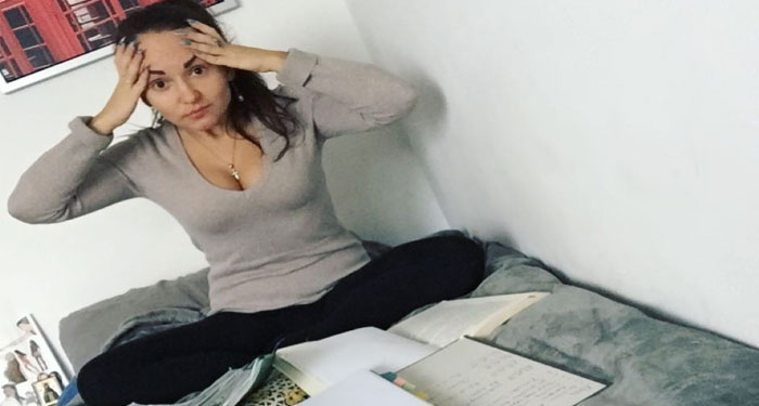 Maestra reprueba a alumna por hacer tarea en “lenguaje inclusivo”