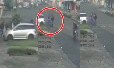 Momento en que hombre se enfrenta a golpes con dos ladrones en Mixco (Video)