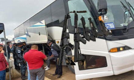 Agentes de la PNC localizaron armas de alto calibre que venían como encomienda en autobús