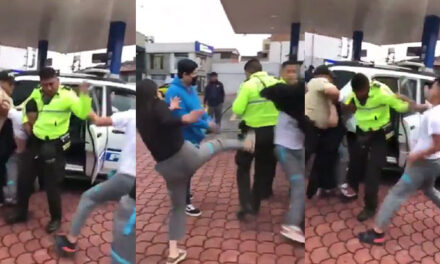 Momento en que jóvenes agreden a policías al ser detenidos bajo efecto de alcohol (Video)