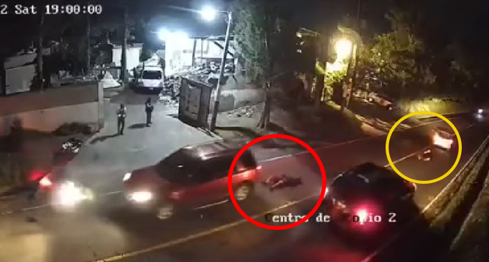Momento de mortal accidente de motocicleta quedó grabado en ciudad vieja (Video)