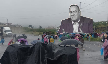 Pobladores no liberan el paso en la Interamericana hasta que llegue Giammattei