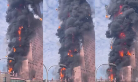 Momento de impresionante incendio en una torre de China de 218 metros de altura (Video)