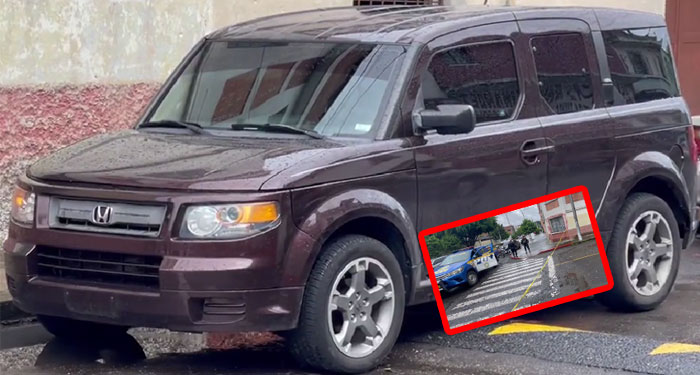 MACABRO HALLAZGO: Autoridades localizan un cadáver dentro de un vehículo sin placas (Video)