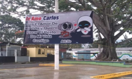 “TE AMO CARLOS” La manta que se volvió viral en la zona 21 capitalina