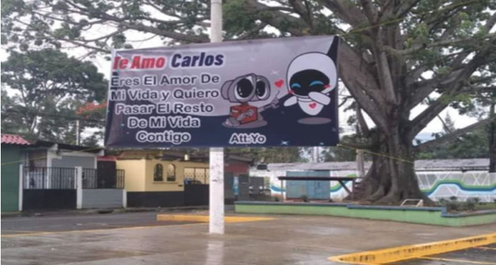 “TE AMO CARLOS” La manta que se volvió viral en la zona 21 capitalina