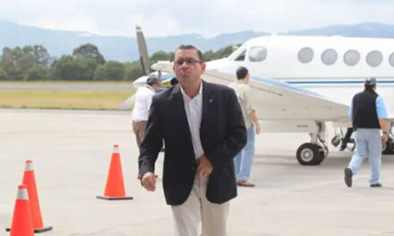 Baldizón es deportado a Guatemala tras cumplir condena en EE.UU y saluda a los chapines