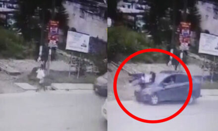 Momento exacto en que vehículo le pasa las llantas encima a dos mujeres (Video)