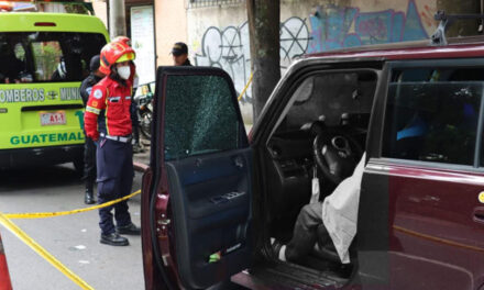 Delincuentes acribillan a balazos a taxista supuestamente por no pagar extorsión (Video)