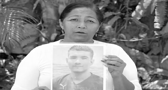 Madre que buscaba a su hijo cruelmente asesinada cuando salía de la Iglesia