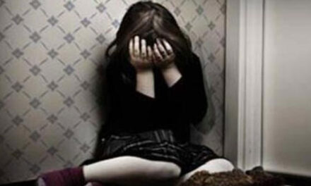 Hombre aprovechó el momento de quedarse solo con su hijastra de 11 años para violarla