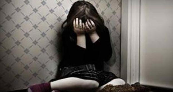 Hombre aprovechó el momento de quedarse solo con su hijastra de 11 años para violarla