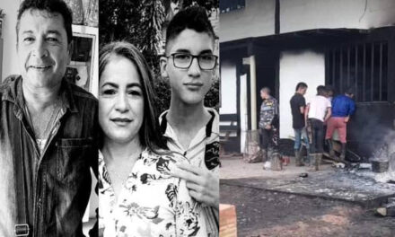 Momento en que pobladores capturan y linchan a los asesinos de una familia (Video)