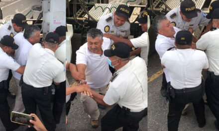 Momento en que policías golpean a un hombre de tercera edad cuando ya estaba esposado (Video)