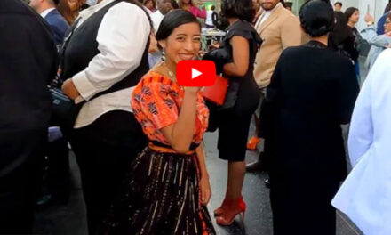 Las palabras de María Mercedes Coroy a su paso por la alfombra roja en el estreno de “Wakanda Forever”